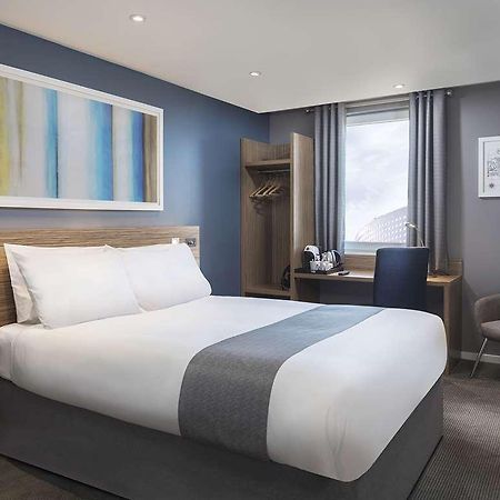 Travelodge Leeds Central الغرفة الصورة