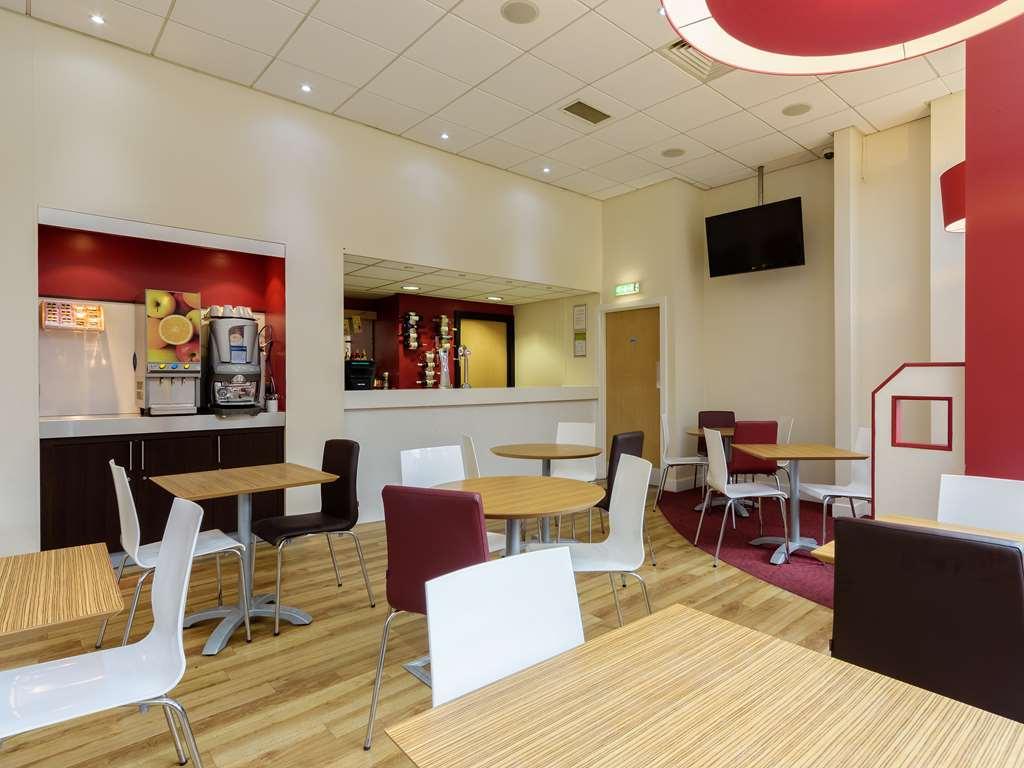 Travelodge Leeds Central المطعم الصورة