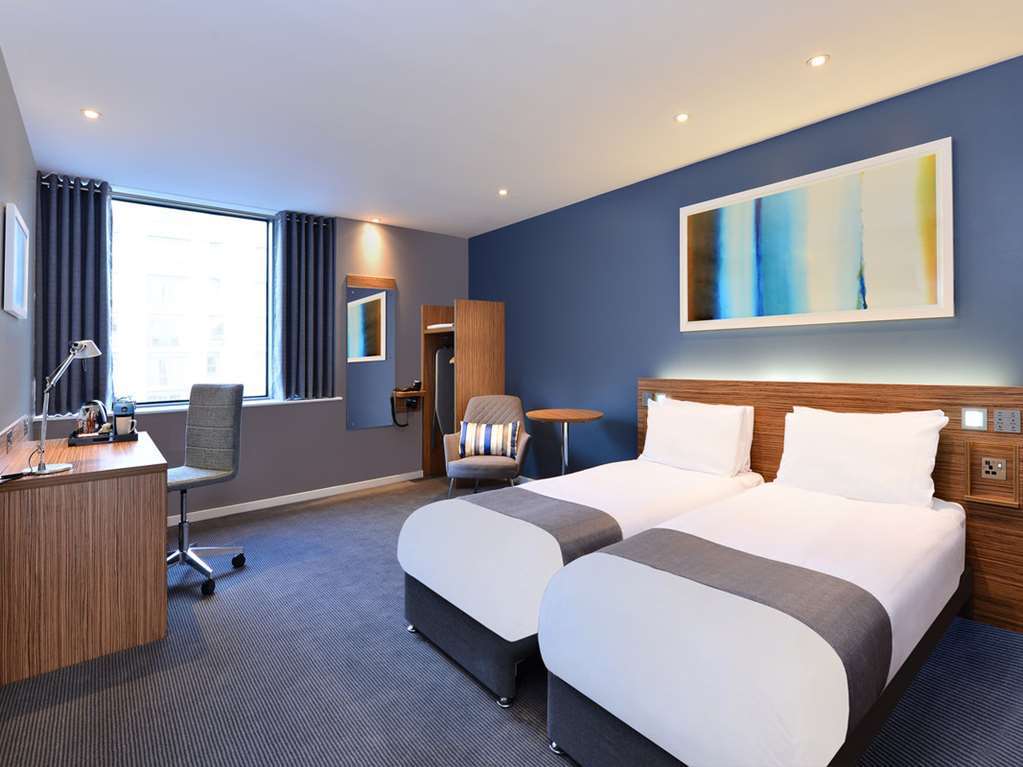 Travelodge Leeds Central الغرفة الصورة