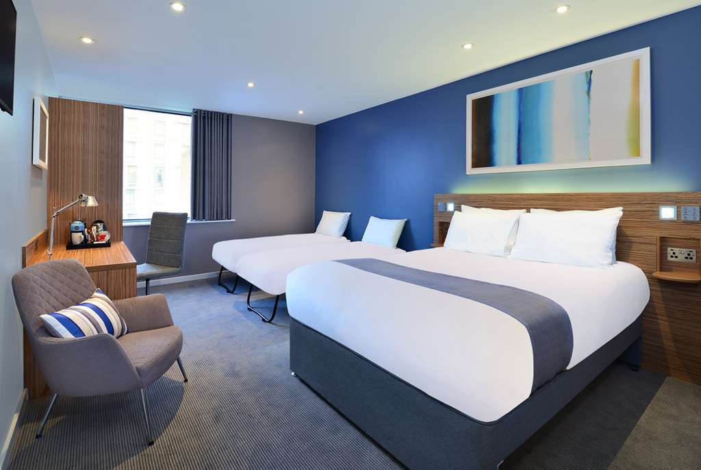 Travelodge Leeds Central الغرفة الصورة