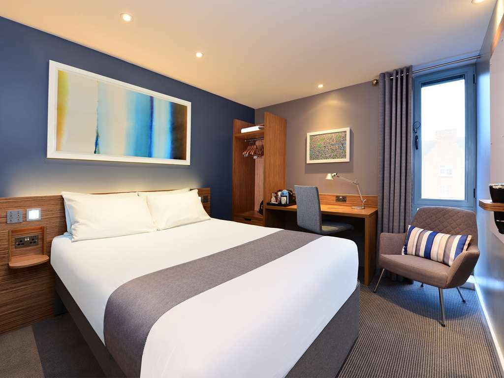 Travelodge Leeds Central الغرفة الصورة