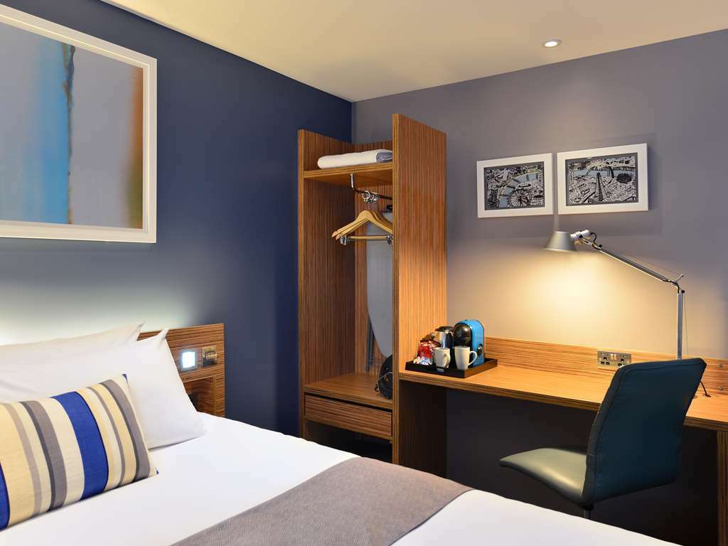Travelodge Leeds Central الغرفة الصورة