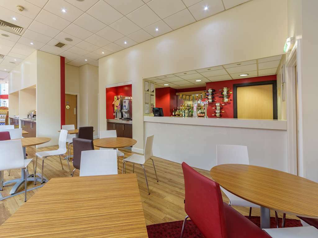 Travelodge Leeds Central المطعم الصورة
